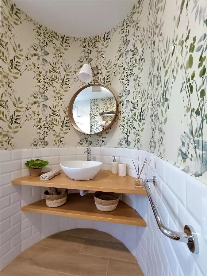 Charming & Sunny Apartment With Ocean View Адехе